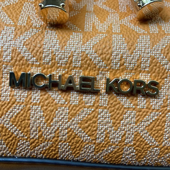 Michael Kors Mini Handbag (NEW WITHOUT TAGS) - Picture 2 of 4